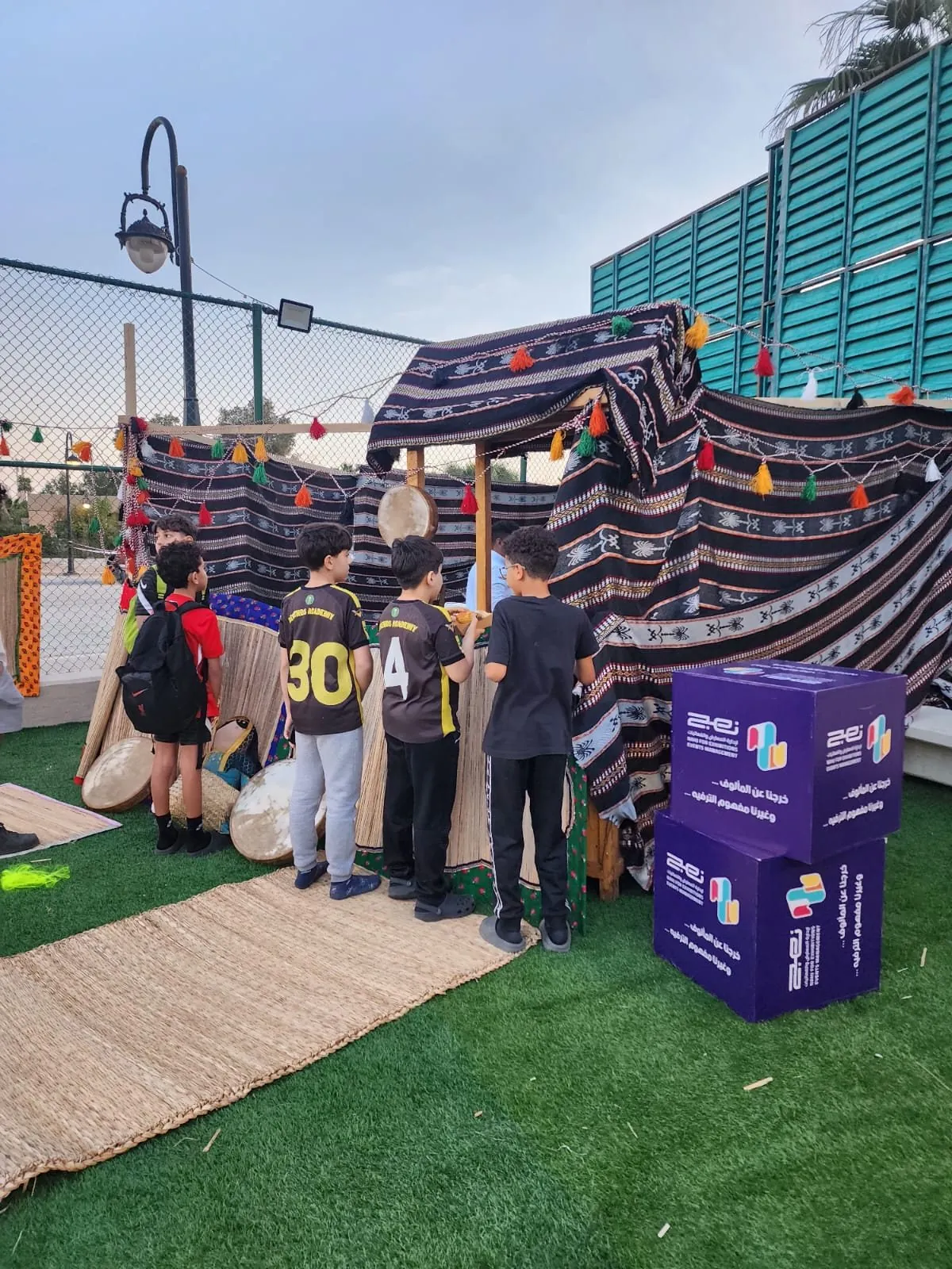 Children at sadu-tent activity with Nahj cubes